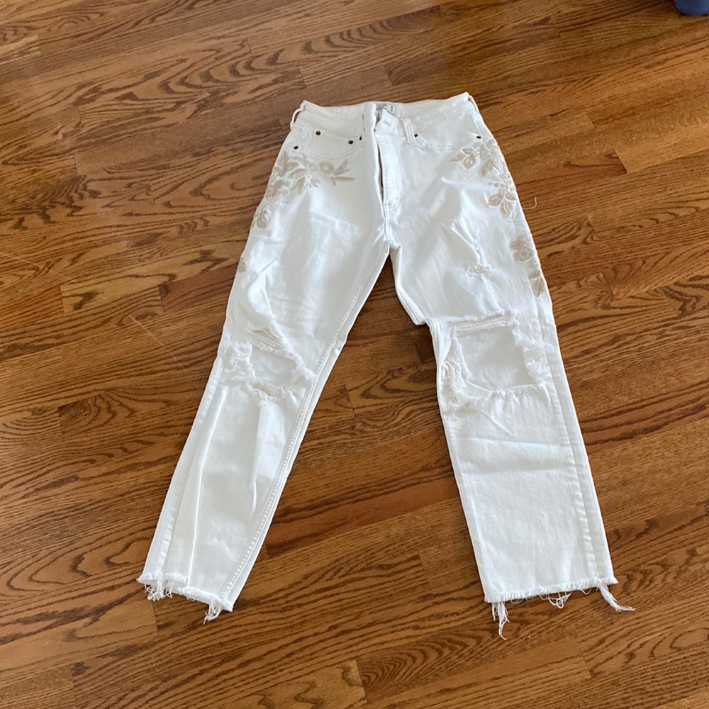 White distressed jeans